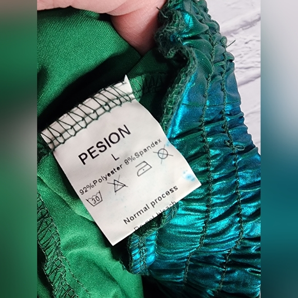 Shiny Mermaid metallic shorts Pesion sz Large.  Womens size L fit more like a M - Picture 3 of 7